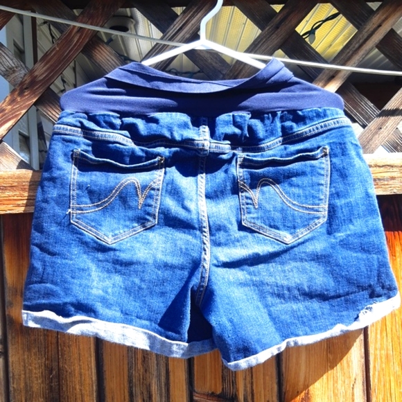 Maternity Shorts - Picture 5 of 6
